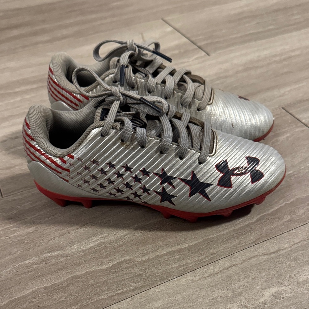 Under Armour Blur Select Kids Silver and Red Star Football Cleats